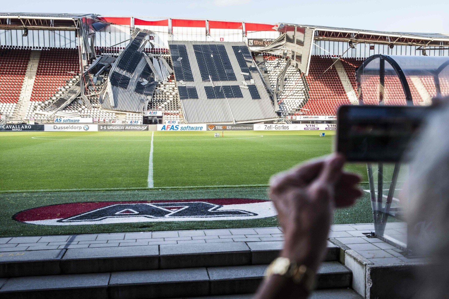 Vista de la sección derrumbada en el estadio AFAS del club de fútbol AZ Alkmaar en Holanda
