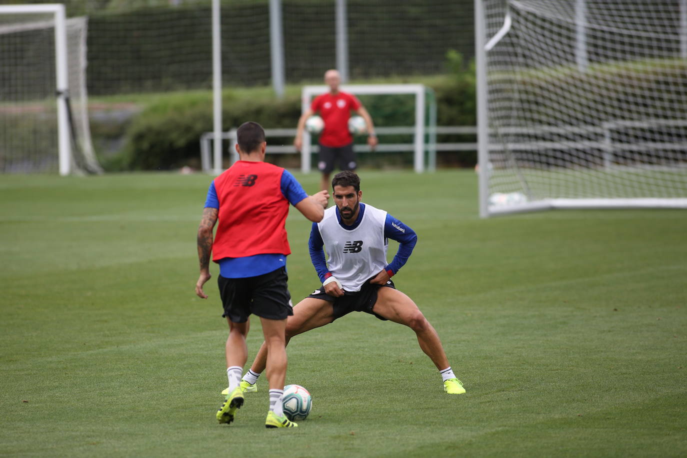 Fotos: Los jugadores del Athletic entrenan y firman autógrafos en Lezama