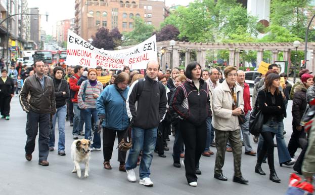 Vecinos de rekalde se manifiestas contra las agresiones sexuales