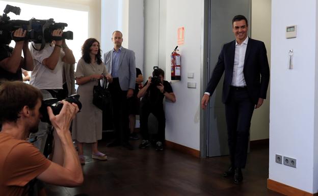 Sánchez retomará los contactos con los partidos políticos a finales de agosto