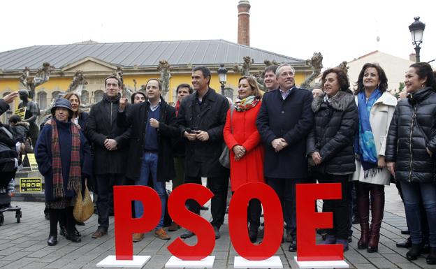 El candidato del PSOE a la presidencia del gobierno, Pedro Sanchez, recorre La Rioja, en la imagne juno a Cesar Luena, Martinez Aldama y Concepcion Andreu