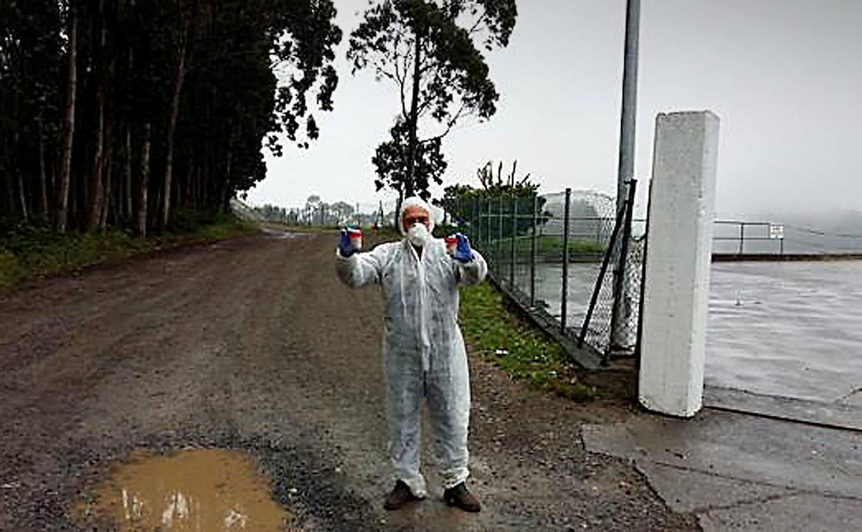 Los ecologistas denunciaron el hallazgo de lindane en 2017 tras tomar varias muestras en el monte Jata, en Lemoiz, junto al antiguo vertedero. 