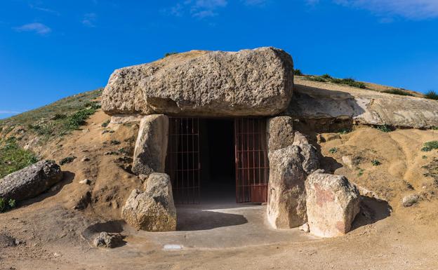 Uno de los monumentales dólmenes de Antequera.