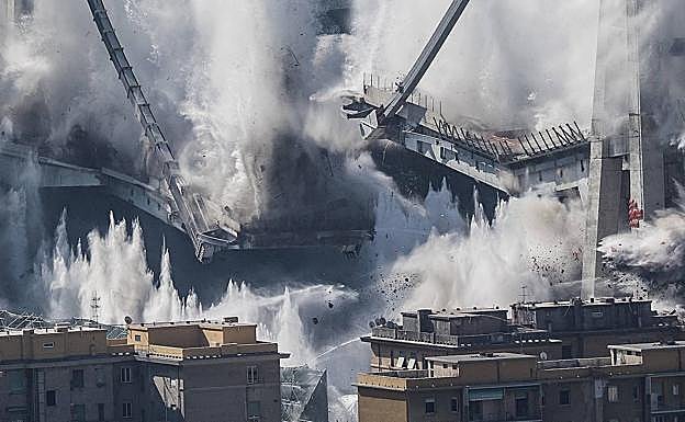 Demolición de los restos puente Morandi, el pasado mes de junio.