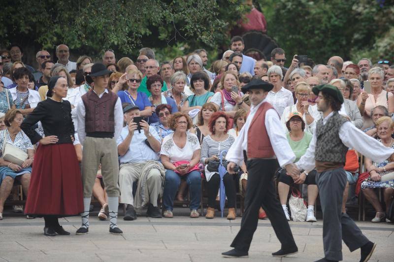 El alcalde asiste a una romería abarrotada y la Misa Mayor tradicional en esta fecha