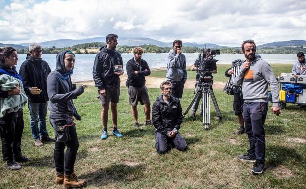 Bajo Ulloa y su equipo rodaron ayer en las inmediaciones de Garaio.