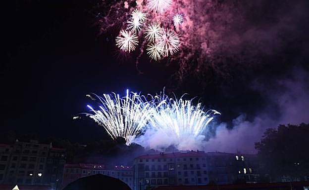 Vulcano, ganadores del concurso de fuegos en 2017, iluminan Bilbao