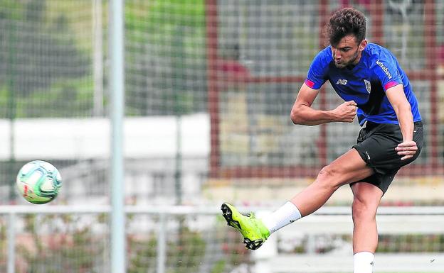 Andoni López dispara en Lezama antes de salir cedido hacia el Elche.