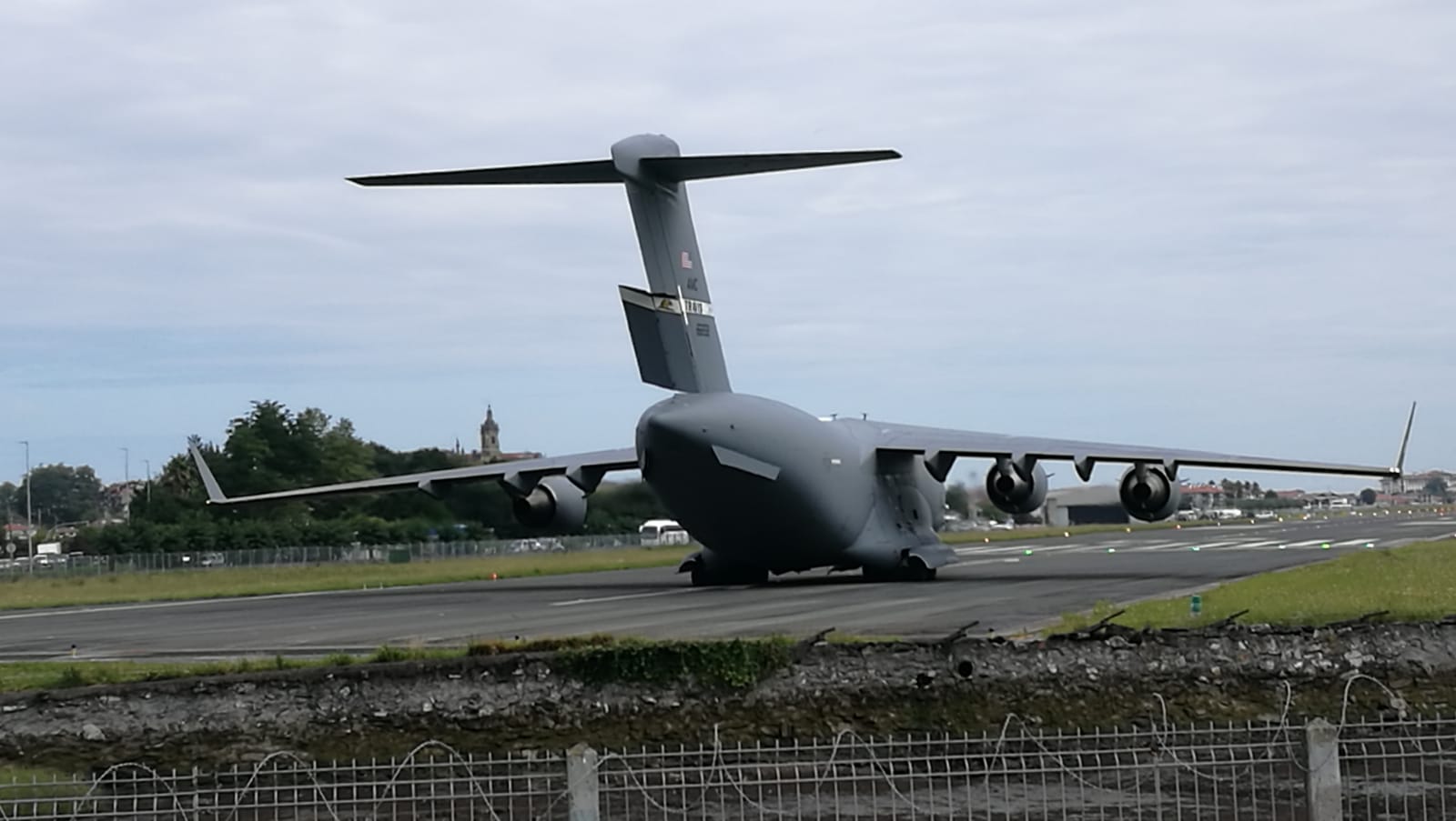 Fotos: Un avión del Ejército de Estados Unidos en Hondarribia