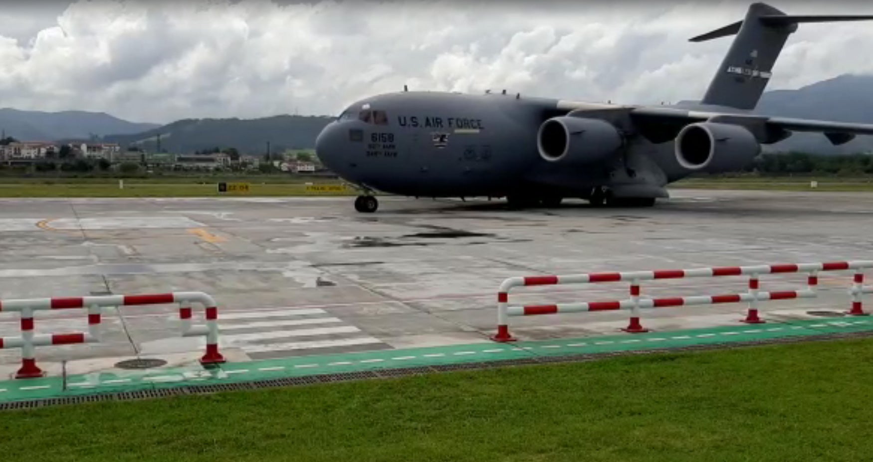 Fotos: Un avión del Ejército de Estados Unidos en Hondarribia