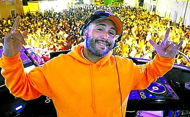 El hijo de Isabel Pantoja está de gira por España para presentar sus últimos trabajos.