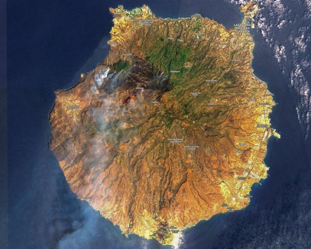Imagen tomada desde el espacio por el satélite Sentinel 2, del Programa Europeo Copernicus, donde se puede apreciar la dimensión del incendio de Gran Canaria.