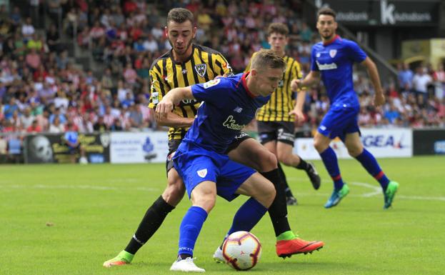 Encuentro amistoso en el que Athletic y Barakaldo se enfrentaron el pasado año en Lasesarre.