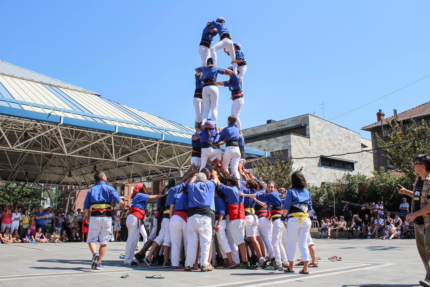 Fotos: Castellers y encierros en el &#039;Día de las morcillas&#039; en las fiestas de Llodio
