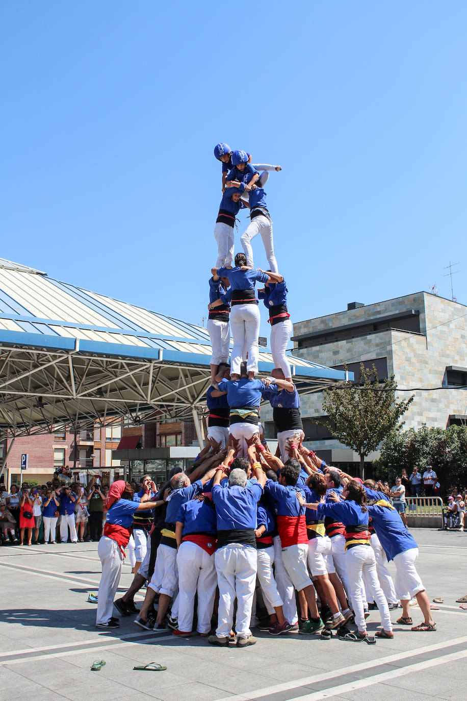 Fotos: Castellers y encierros en el &#039;Día de las morcillas&#039; en las fiestas de Llodio