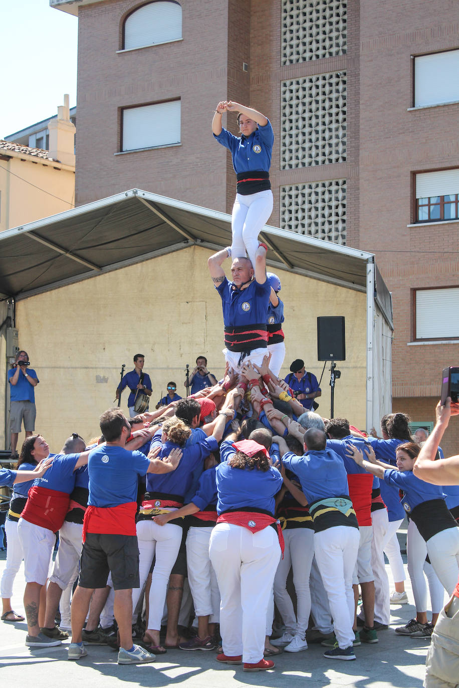 Fotos: Castellers y encierros en el &#039;Día de las morcillas&#039; en las fiestas de Llodio