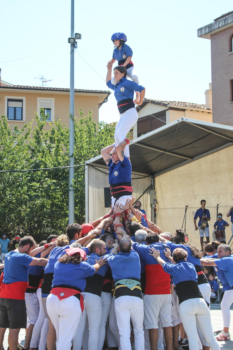 Fotos: Castellers y encierros en el &#039;Día de las morcillas&#039; en las fiestas de Llodio