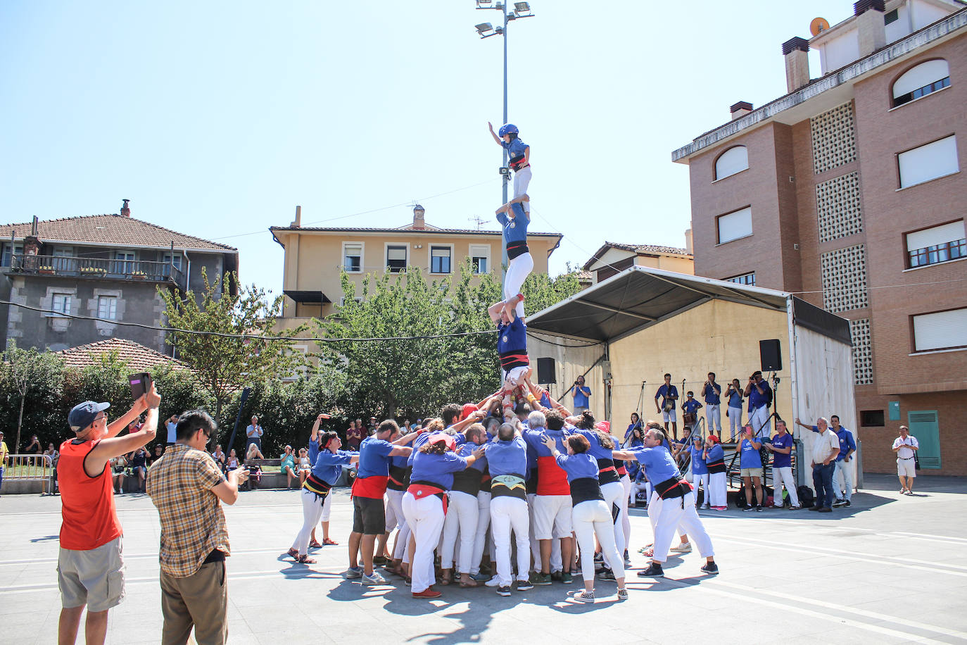 Fotos: Castellers y encierros en el &#039;Día de las morcillas&#039; en las fiestas de Llodio
