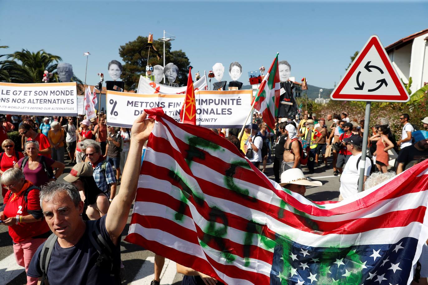 Fotos: Así ha sido la manifestación por la cumbre del G7 en Hendaya