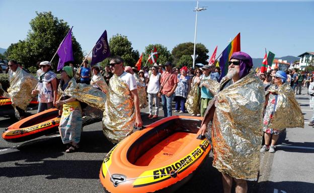 Galería. Las fotos de la manifestación por la cumbre del G7 en Hendaia.