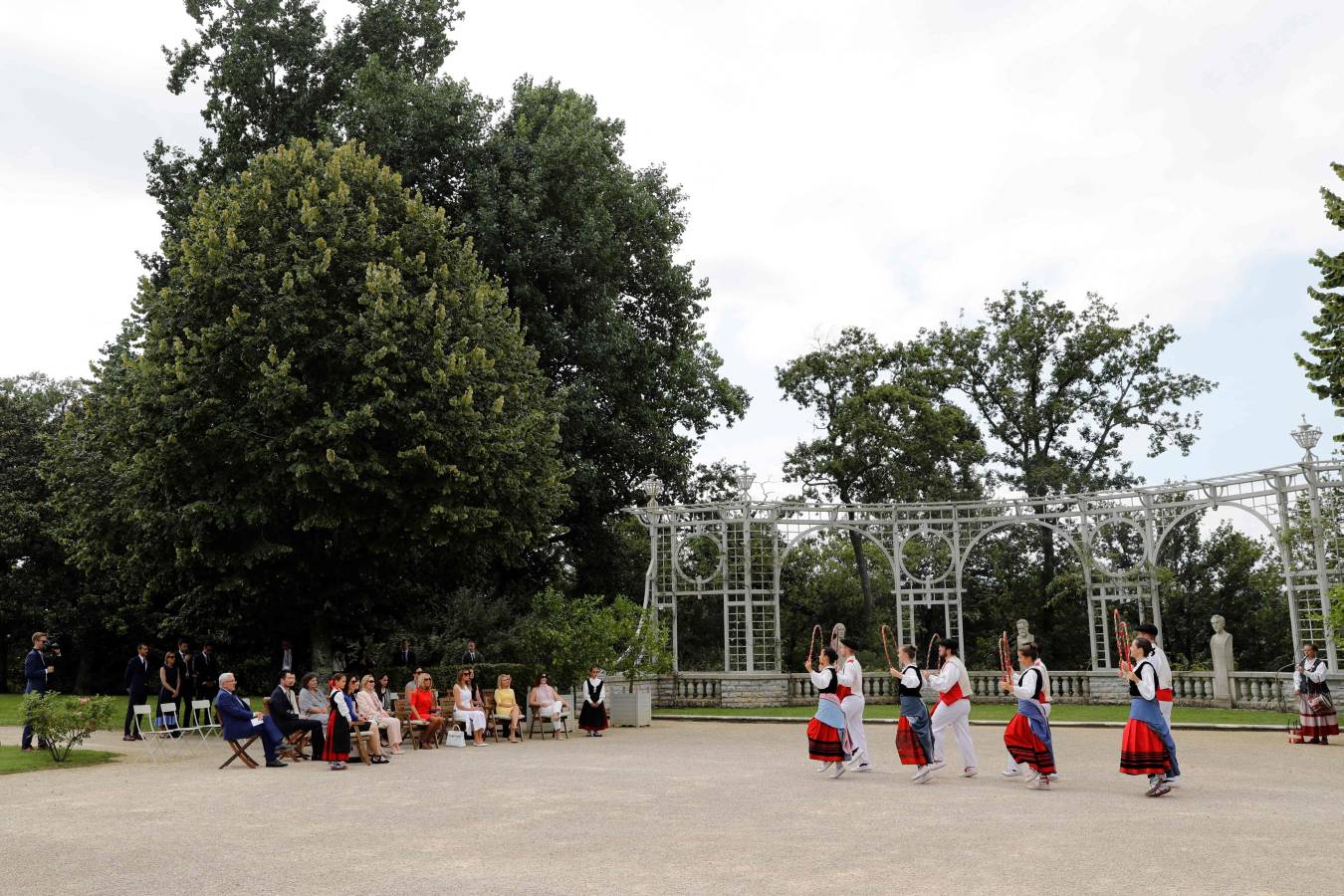 Fotos: Las primeras damas, a ritmo de aurresku y pelota en Biarritz