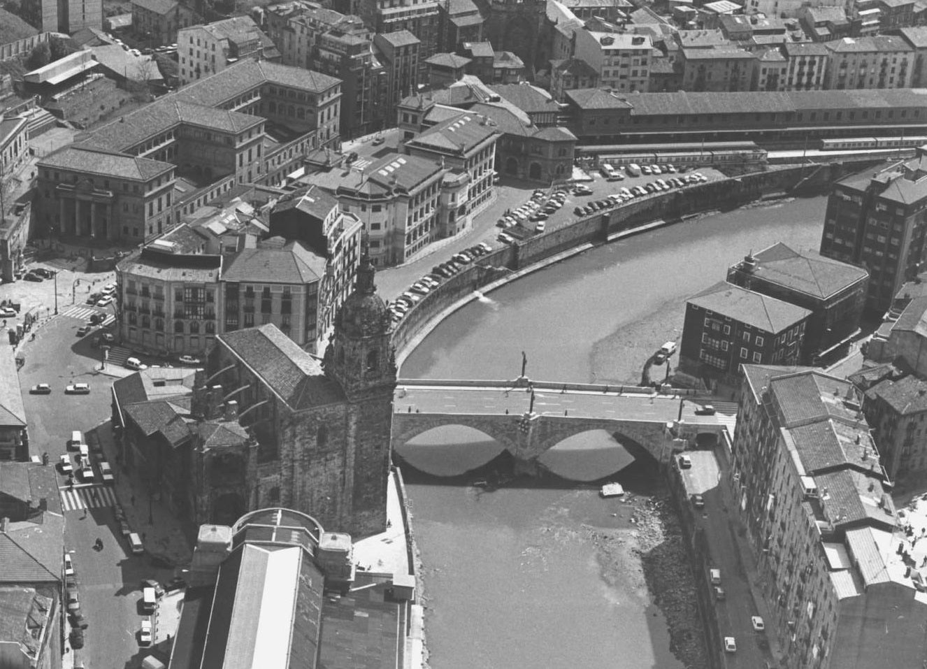 Panorámica de la estación y su entorno en 1992.