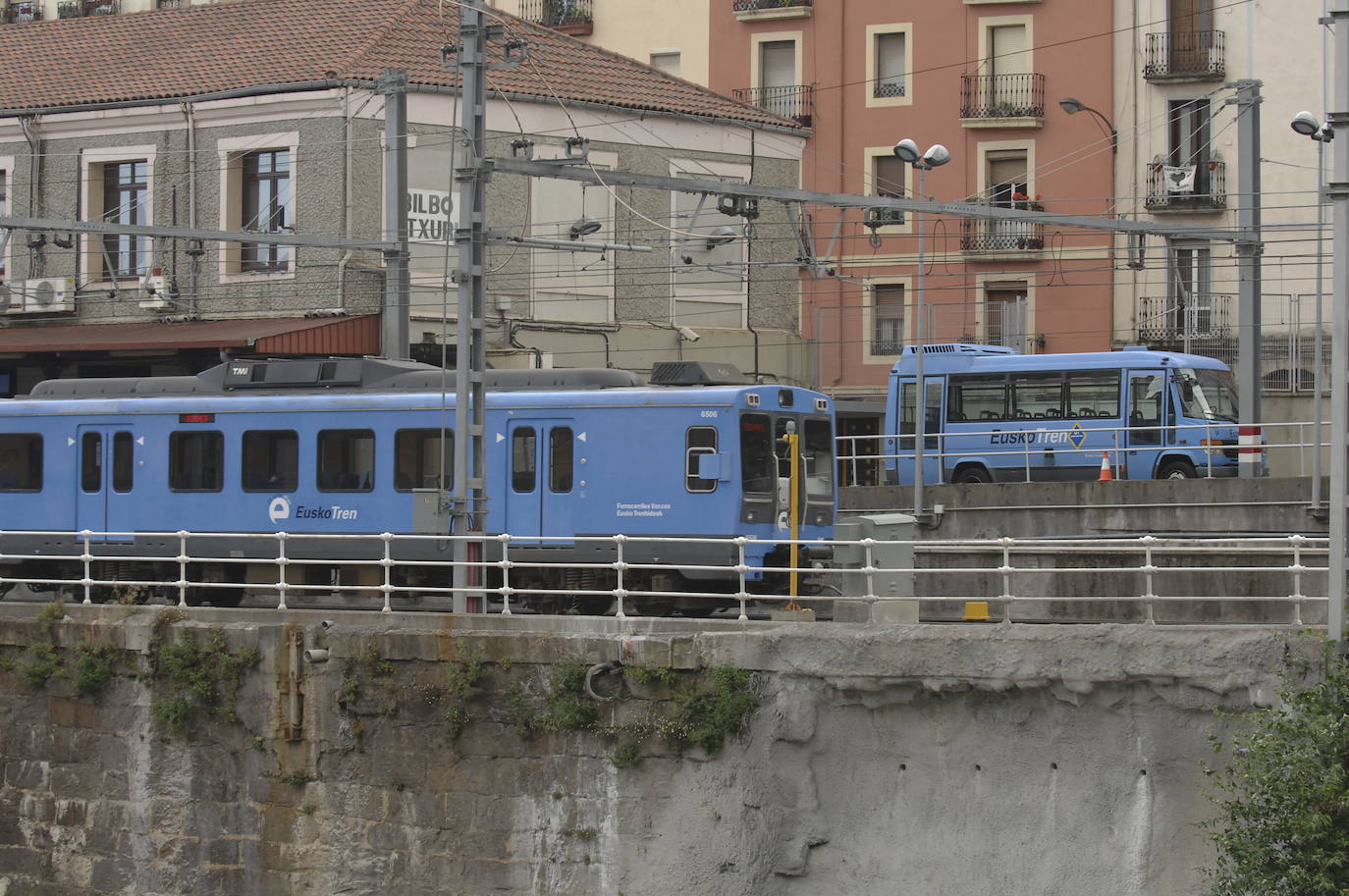 Exterior de la estación de Atxuri en 2007