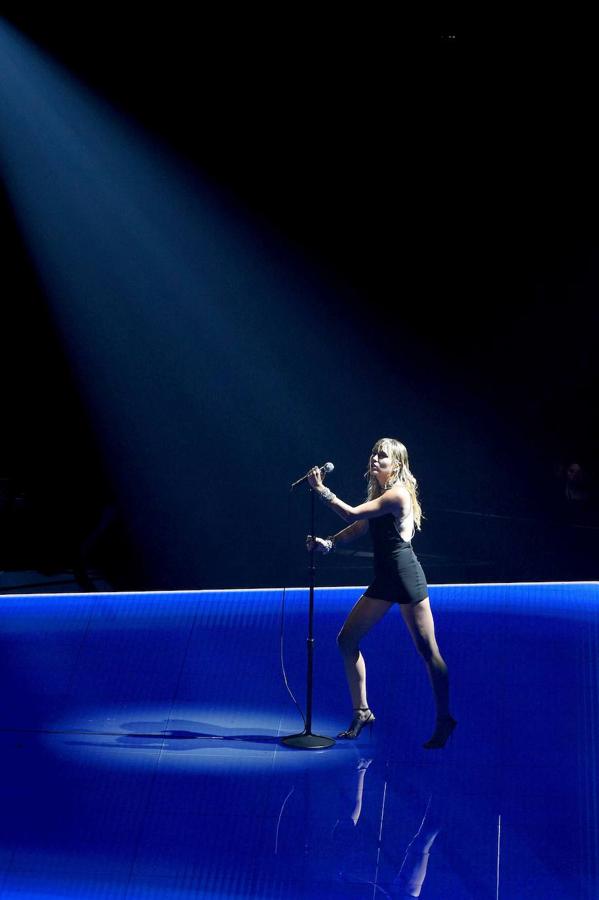 La cantante Miley Cyrus durante su actuación en los MTV Awards.