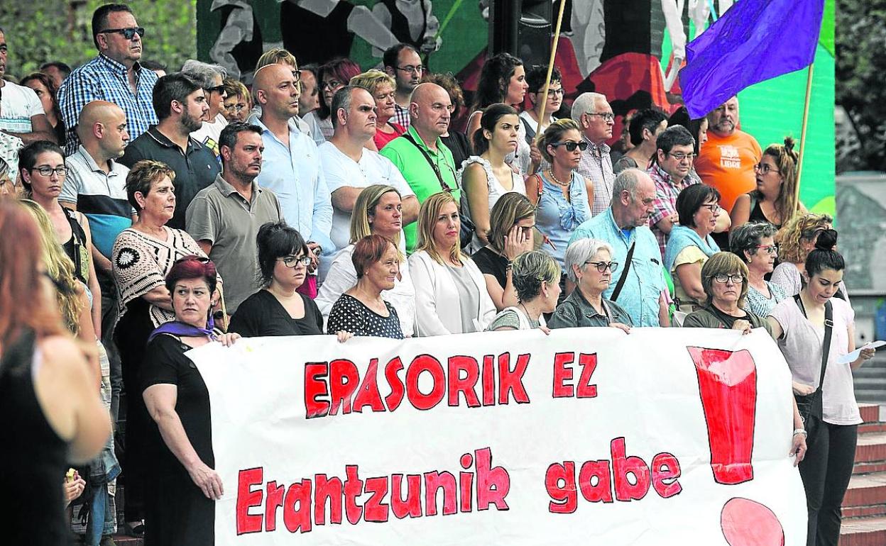 Más de 200 personas se concentraron el lunes en respulsa contra este ataque.