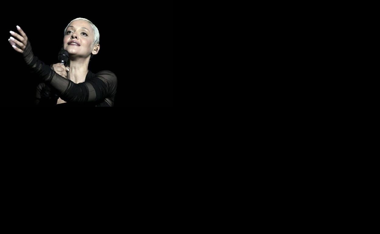 La cantante mozambiqueña, en uno de sus conciertos. 