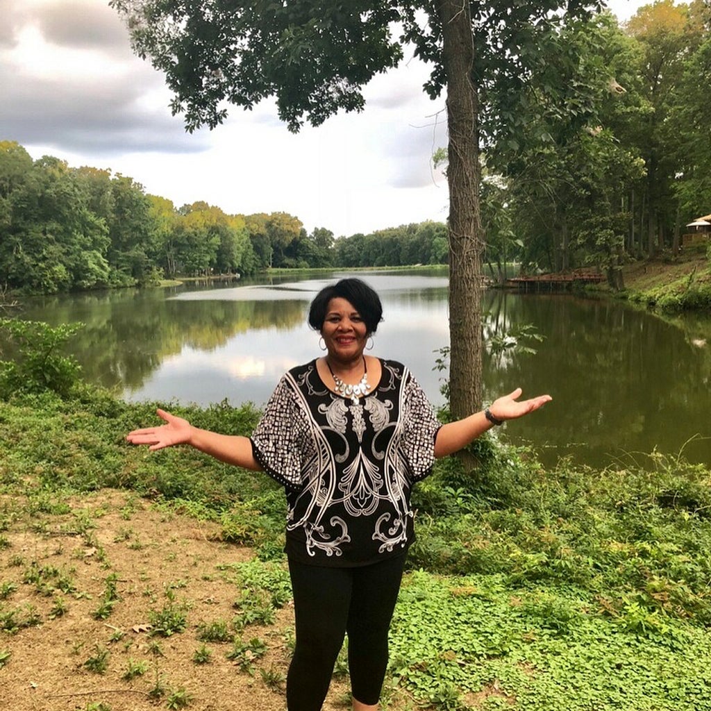 En la imagen, Alice Marie Johnson, una expresidiaria a la que Kim Kardashian ayudó a salir de la cárcel. Ahora, es modelo de su nueva firma de ropa interior reductora