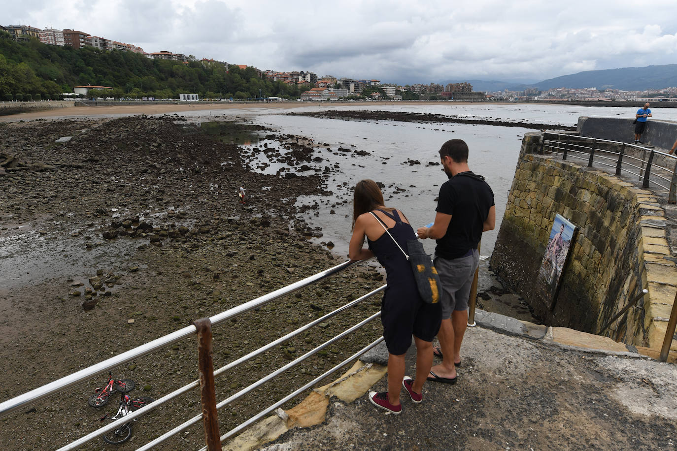Fotos: Las mareas vivas dejan al desnudo las playas de Bizkaia