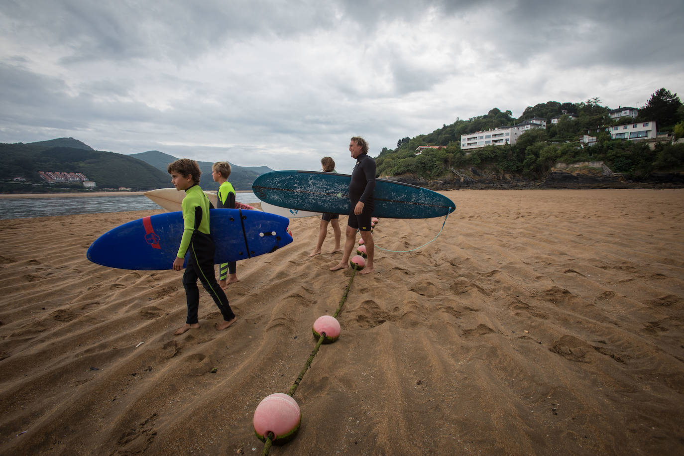 Fotos: Las mareas vivas dejan al desnudo las playas de Bizkaia