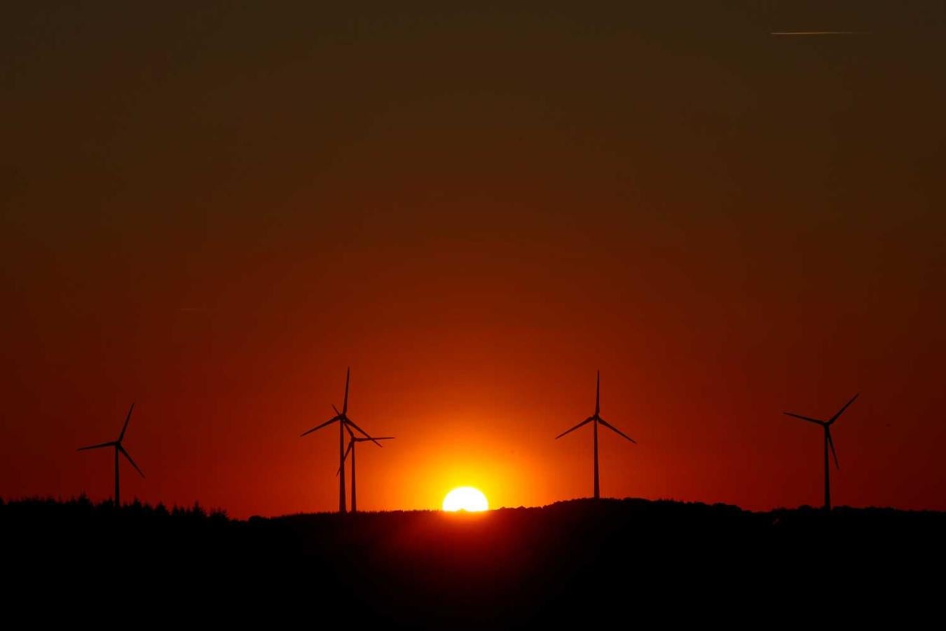 Molinos de viento en Campeneac, Francia