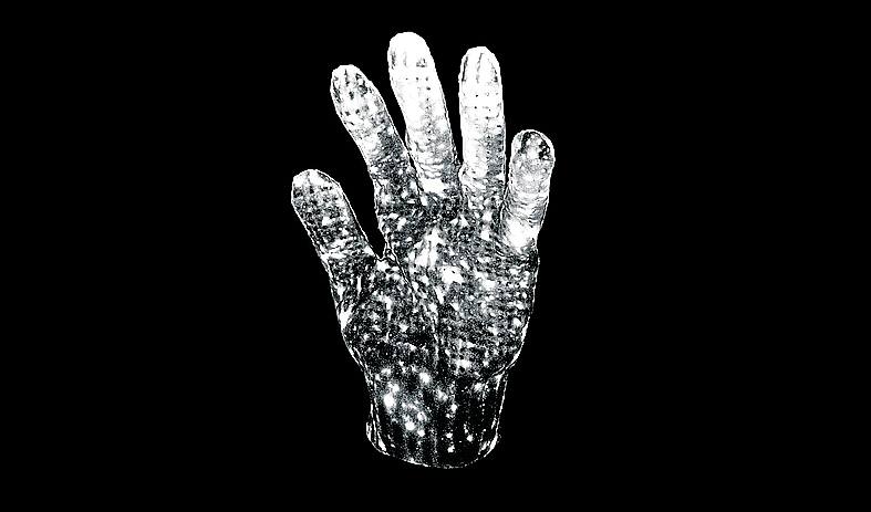 Autoradiograph, de Masamichi Kagaya (gasolinera). Muestra la contaminación radiactiva a través de la impregnación en objetos expuestos por el escape de la central nuclear de Fukushima. 