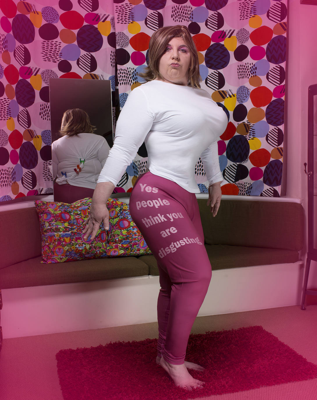 The Bully Pulpit, de Haley Morris Cafiero (Ereaga). El acoso de los 'haters' de internet inspira este proyecto en el que la autora aparece disfrazada como aquellos que la denigraron por su físico. 