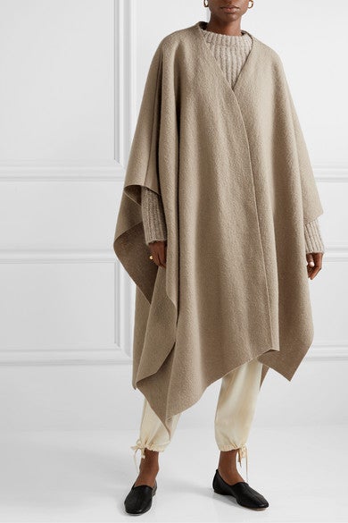 Capa de lana beige, de Envelope 1976 (600 euros).