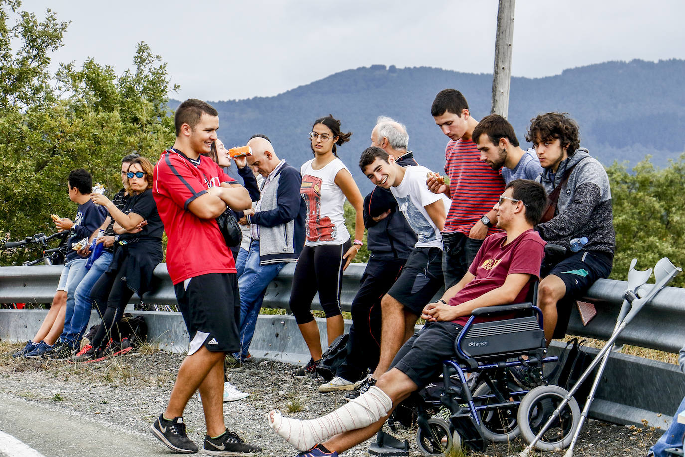 Fotos: La Vuelta hace disfrutar a los aficionados a su paso por Álava