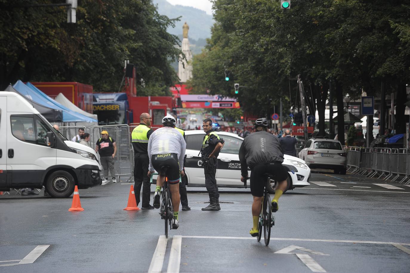 La ciudad muestra este jueves una estampa inusual por el paso de la prueba ciclista