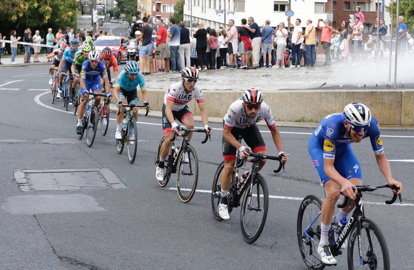 La ciudad muestra este jueves una estampa inusual por el paso de la prueba ciclista