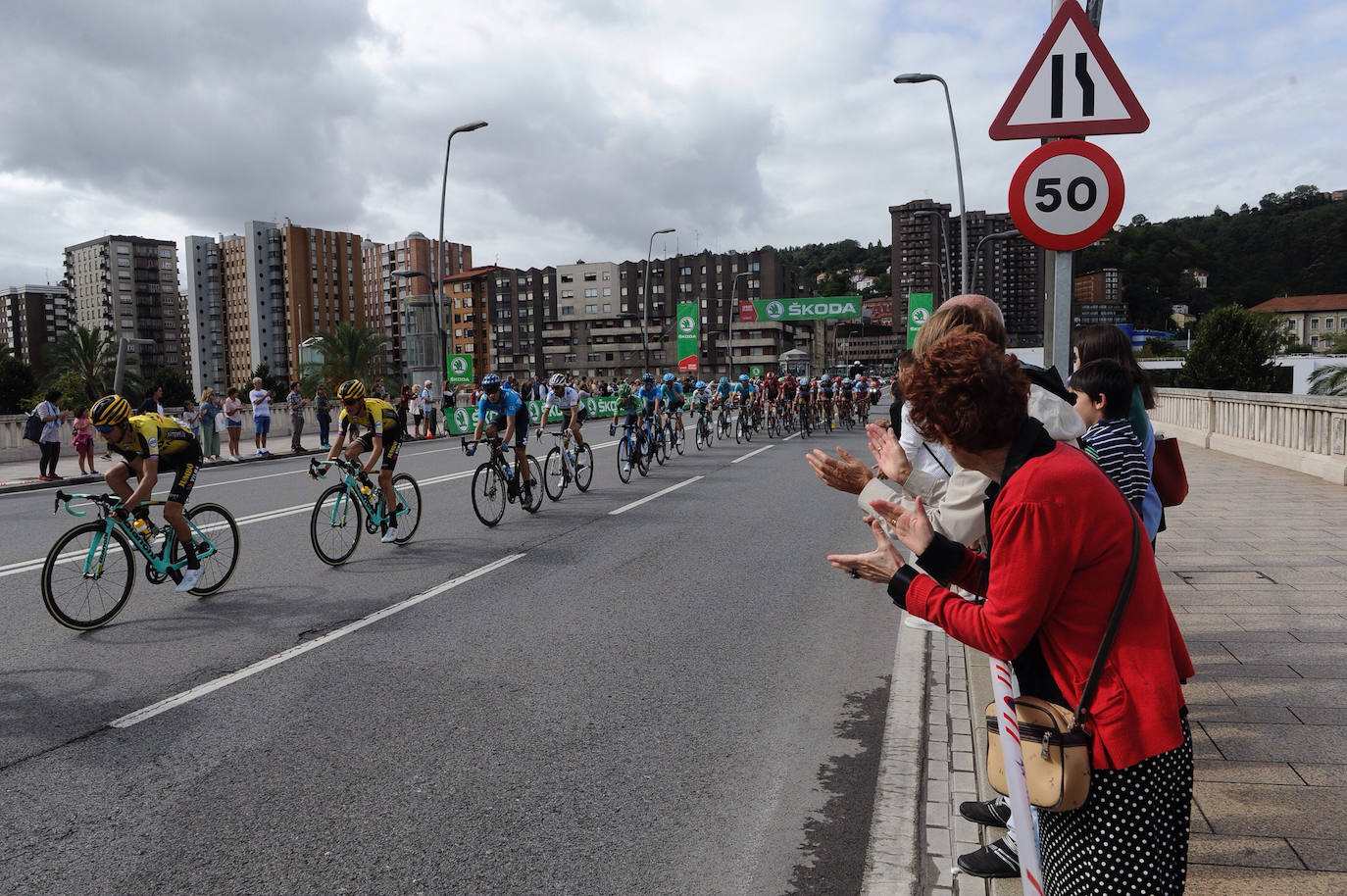 La ciudad muestra este jueves una estampa inusual por el paso de la prueba ciclista