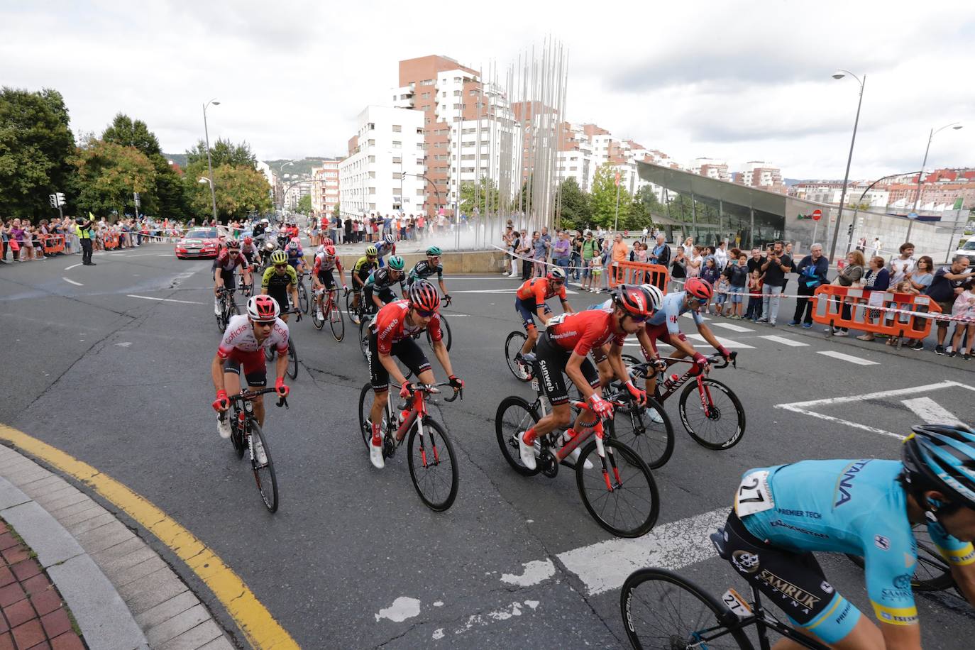 La ciudad muestra este jueves una estampa inusual por el paso de la prueba ciclista
