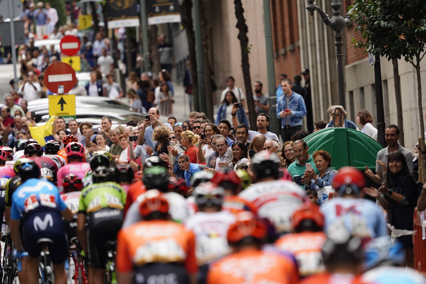 La ciudad muestra este jueves una estampa inusual por el paso de la prueba ciclista