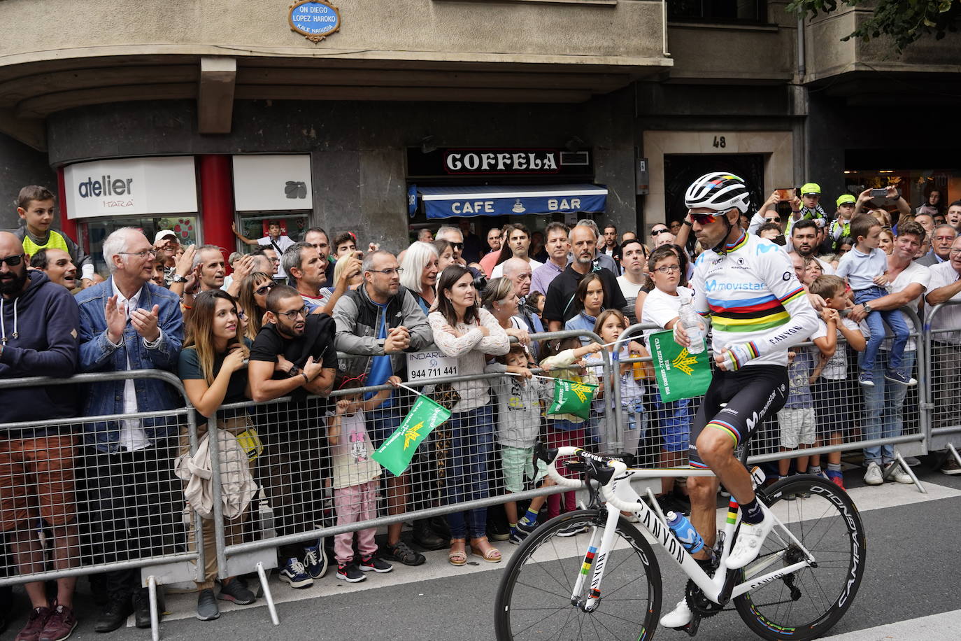La ciudad muestra este jueves una estampa inusual por el paso de la prueba ciclista
