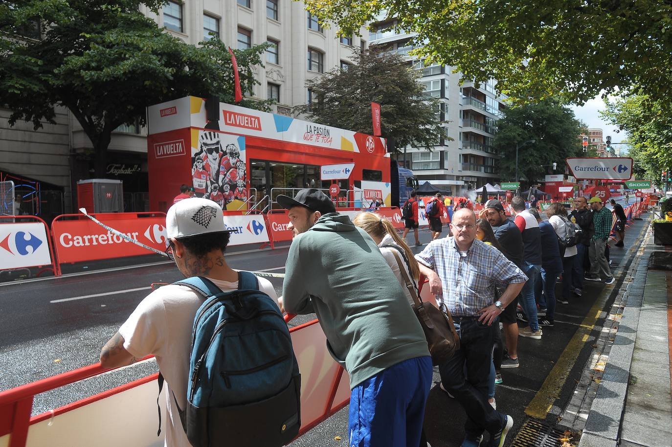 La ciudad muestra este jueves una estampa inusual por el paso de la prueba ciclista
