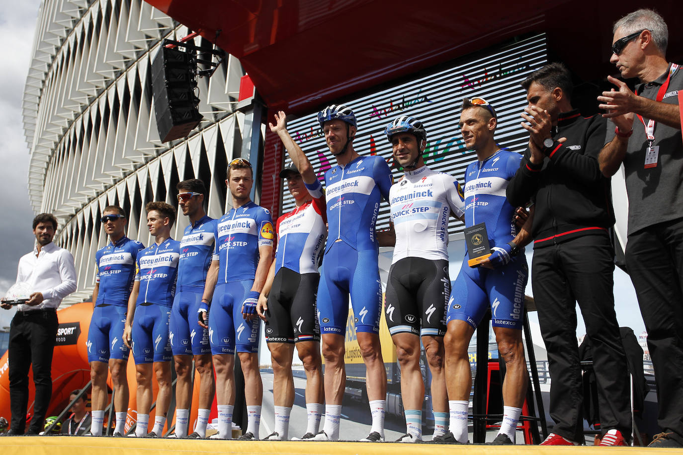 Fotos: La Vuelta sale de San Mamés