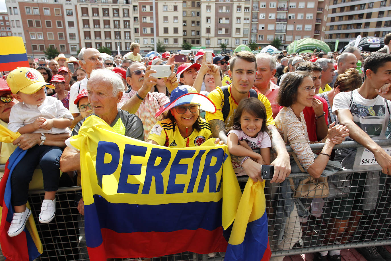 Fotos: La Vuelta sale de San Mamés