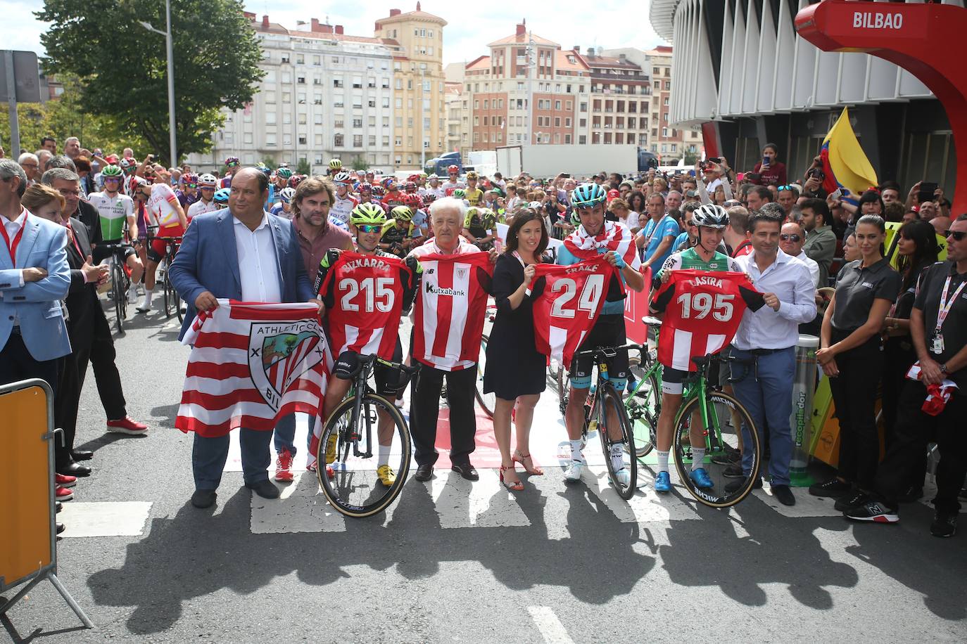 Fotos: La Vuelta sale de San Mamés