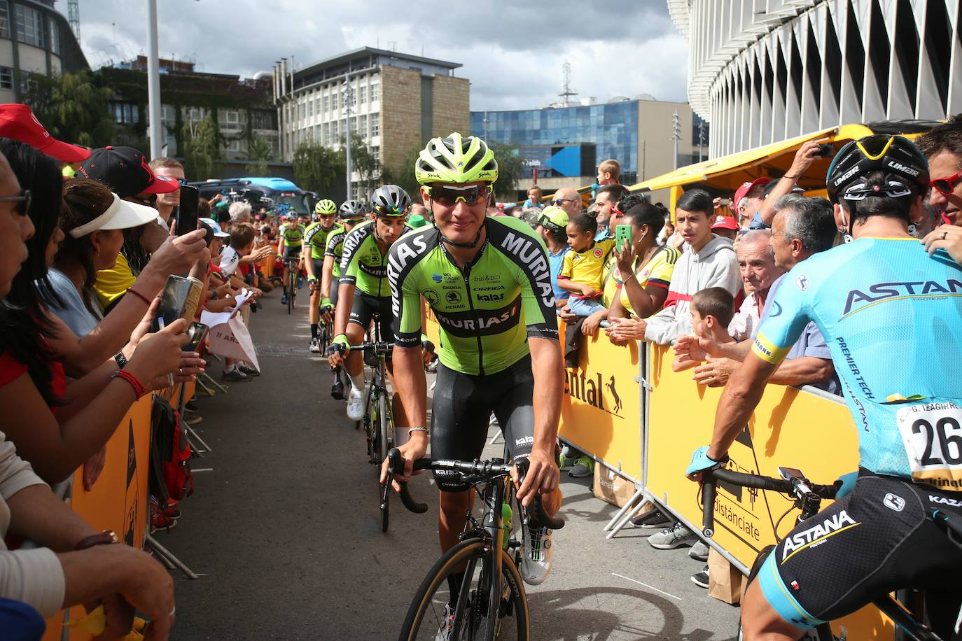 Fotos: La Vuelta sale de San Mamés