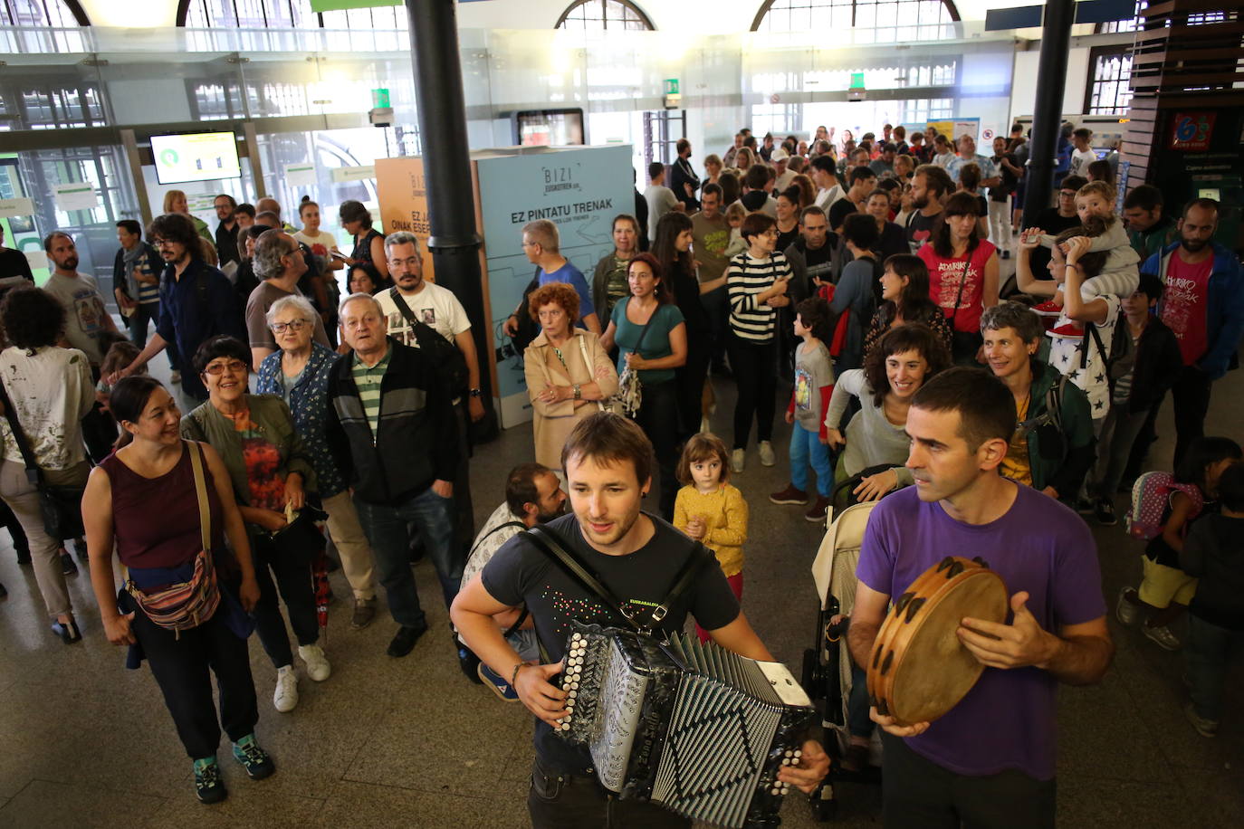 Fotos: La protesta de los vecinos en Atxuri